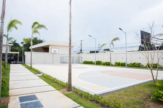 Camino hacia la cancha deportiva, Vista Park SFM