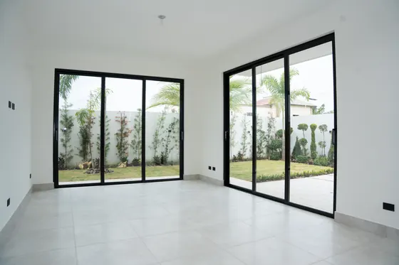 Sala con puertas corredizas de cristal, Vista Park SFM