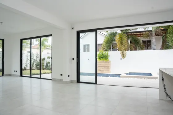 Sala con vista a la piscina, Vista Park SFM